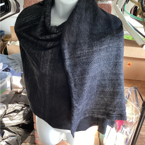 Stella and Dot “Kaci” Versatile Scarf - Picture 2 of 4